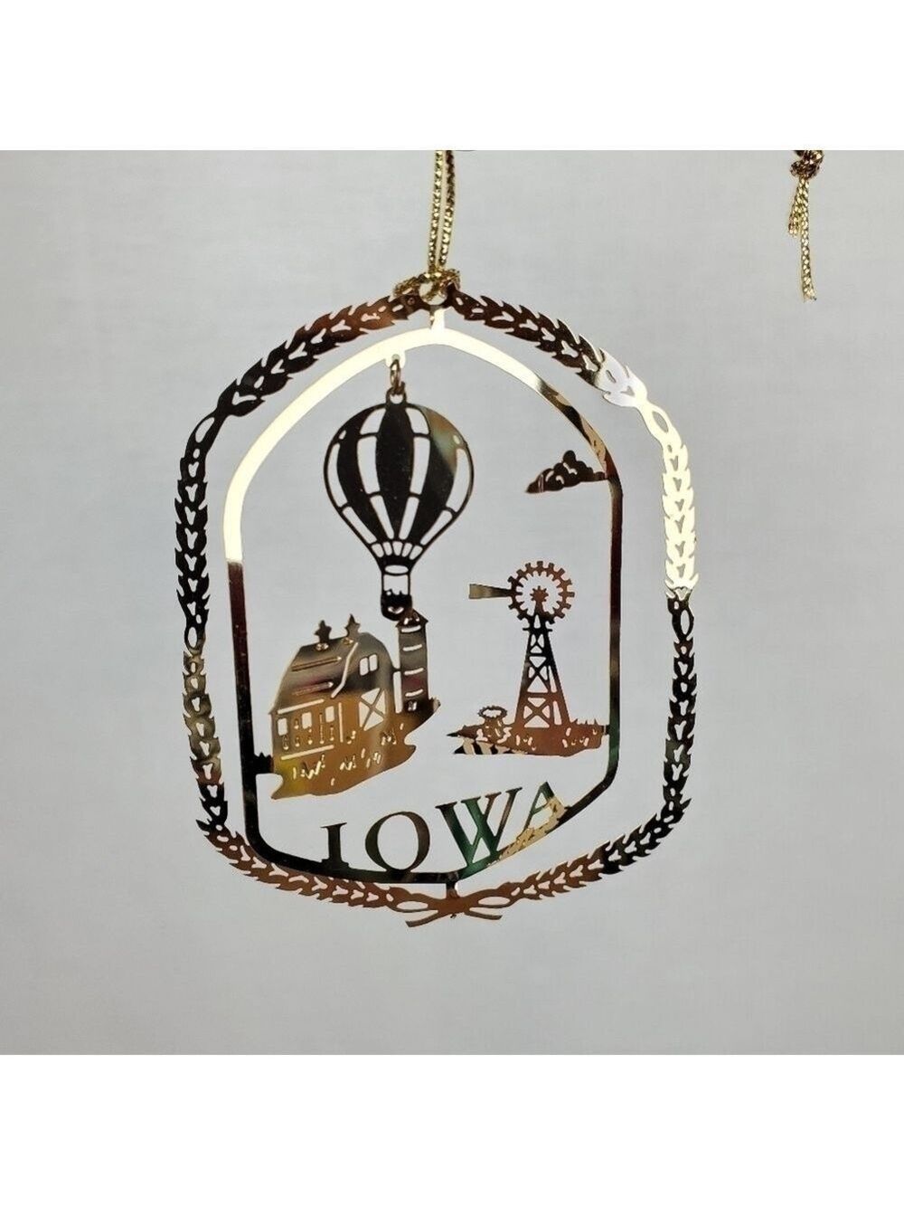 Nation's Treasures 24K gold Iowa Ornament